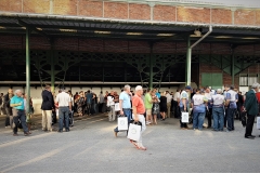 Ausgabe der Startnummern und Zeitpläne im Hippodrome in Laon, Frankreich